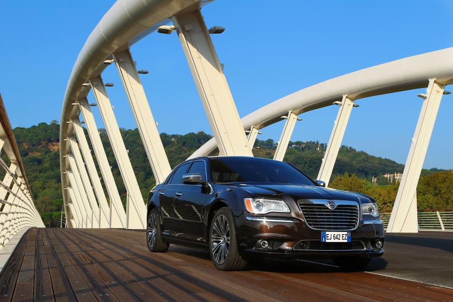  Lancia Thema 2011 года  (фото 48 из 77)